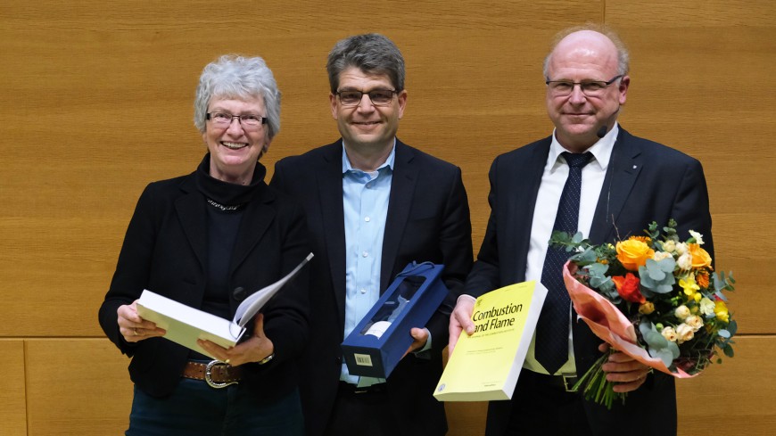 Prof. Kohse-Höinghaus receiving the special issue of Combustion and Flame honoring her career in combustion science.